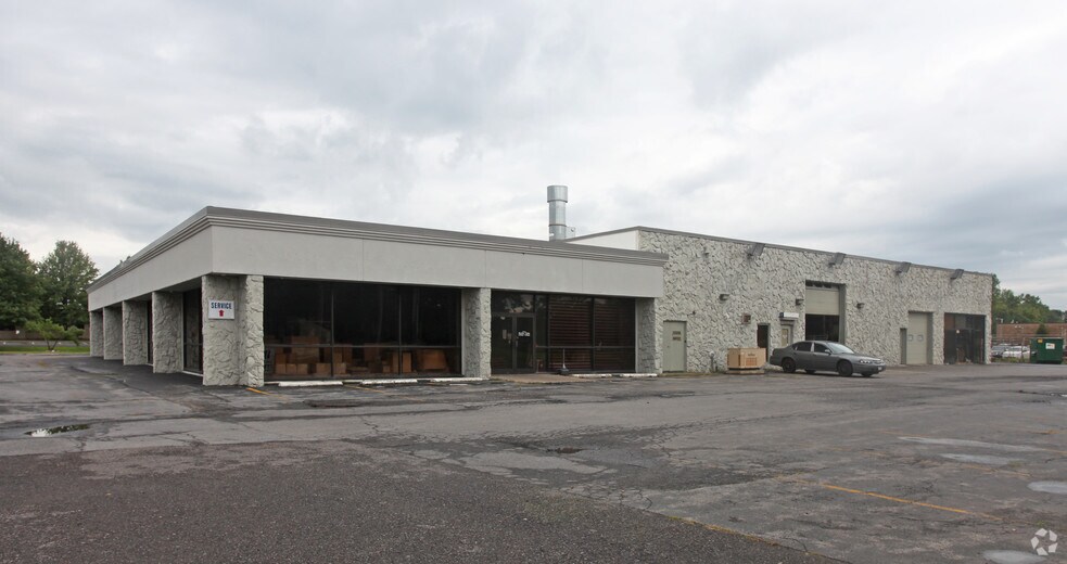 Primary Photo Of 7110 Henry Clay Blvd, Liverpool Warehouse For Lease