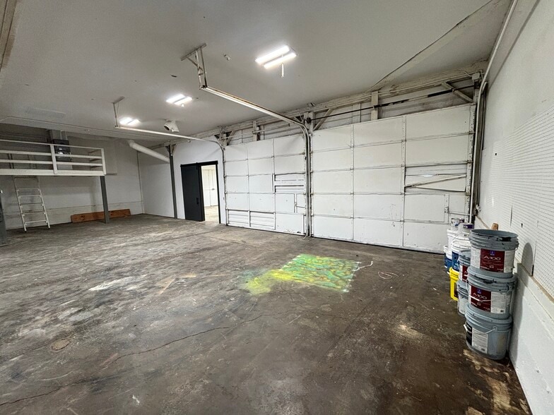More Photos Of 446 McClaine St, Silverton Warehouse For Lease