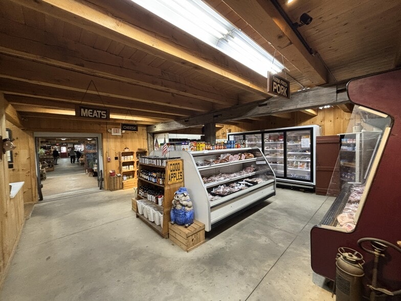 More Photos Of 138 Main Rd, Westhampton Restaurant For Lease