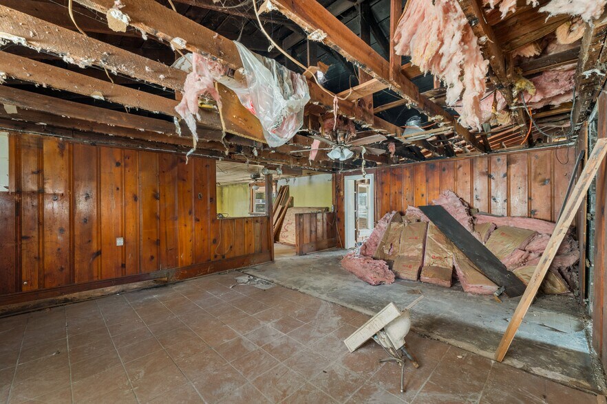 More Photos Of 7736 Westpoint Rd, West Point Freestanding For Sale