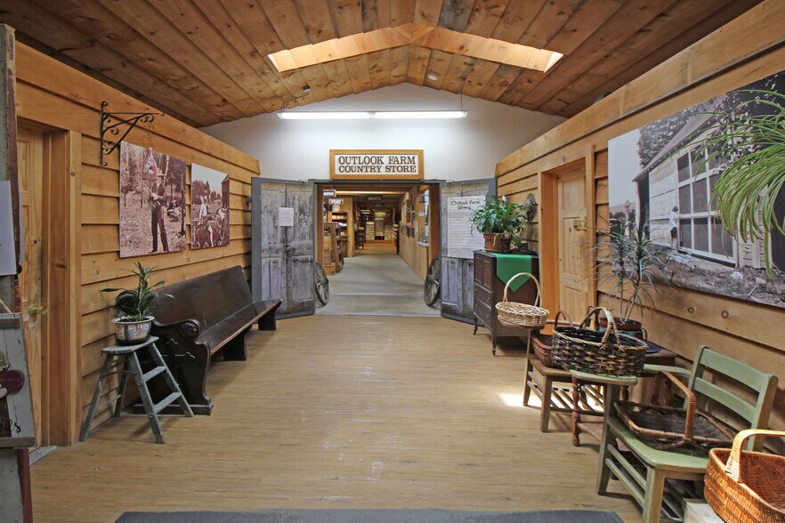 More Photos Of 138 Main Rd, Westhampton Restaurant For Sale
