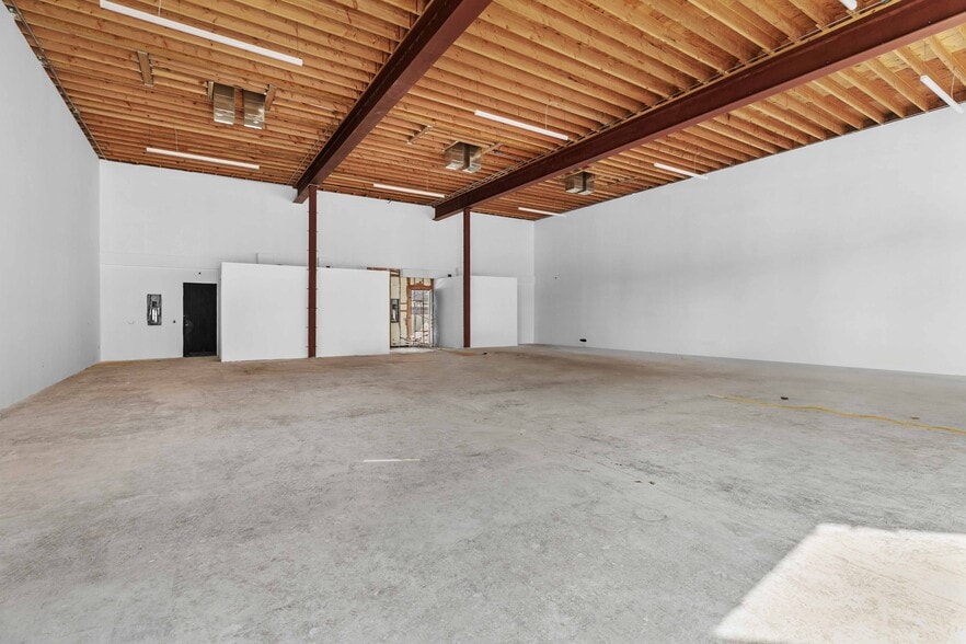 More Photos Of 5933 Vineland Ave, North Hollywood Storefront For Lease