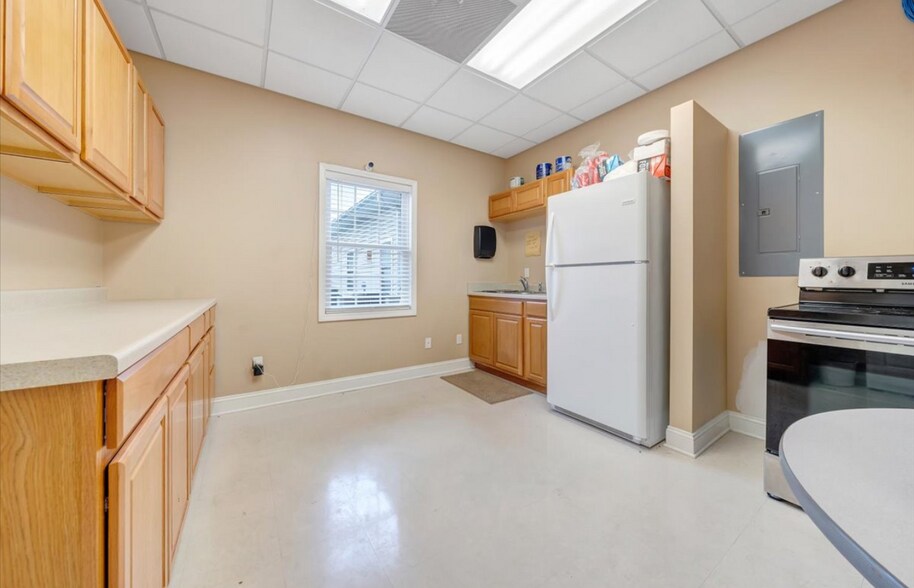 More Photos Of 1101-1109 Electric Rd, Salem Medical For Lease