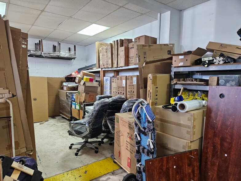 More Photos Of 27900 Industrial St, Bonita Springs Warehouse For Sale