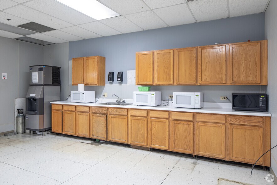 More Photos Of 4221 Monaco St, Denver Warehouse For Lease