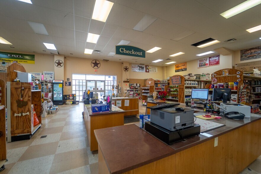 More Photos Of 610 E End St, Goliad General Retail For Sale