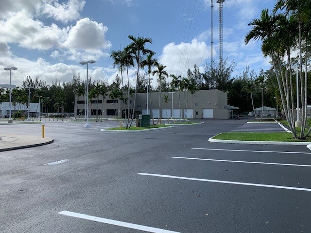 More Photos Of 20850 NW 2nd Ave, Miami Auto Dealership For Lease