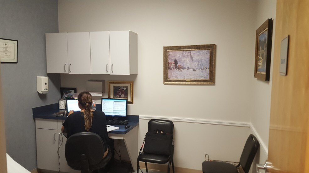 More Photos Of 2611-2635 Tamiami Trl, Port Charlotte Medical For Lease