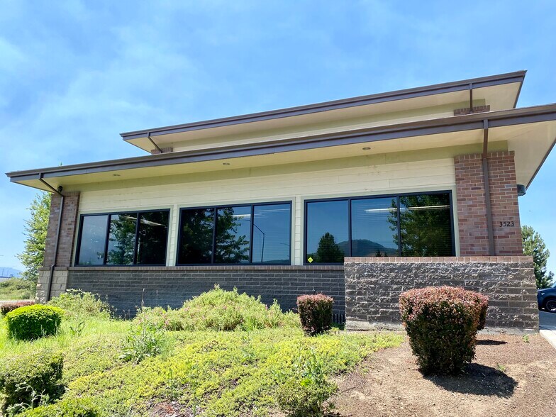 More Photos Of 3523 Arrowhead Dr, Medford Office For Lease