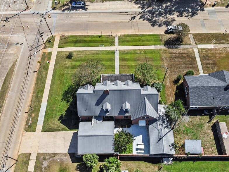 More Photos Of 302 W College St, Enterprise Flex For Sale