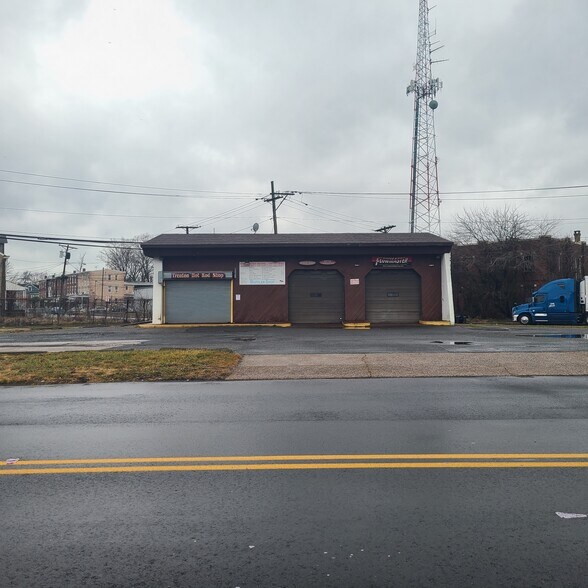 More Photos Of 660 W Ingham Ave, Ewing Auto Repair For Sale