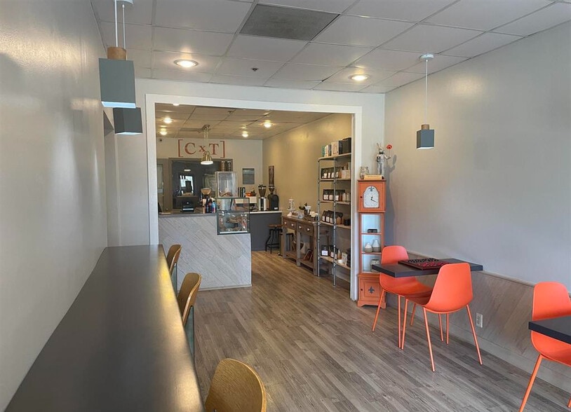 More Photos Of 309 Main St, Peoria Storefront Retail Residential For Sale