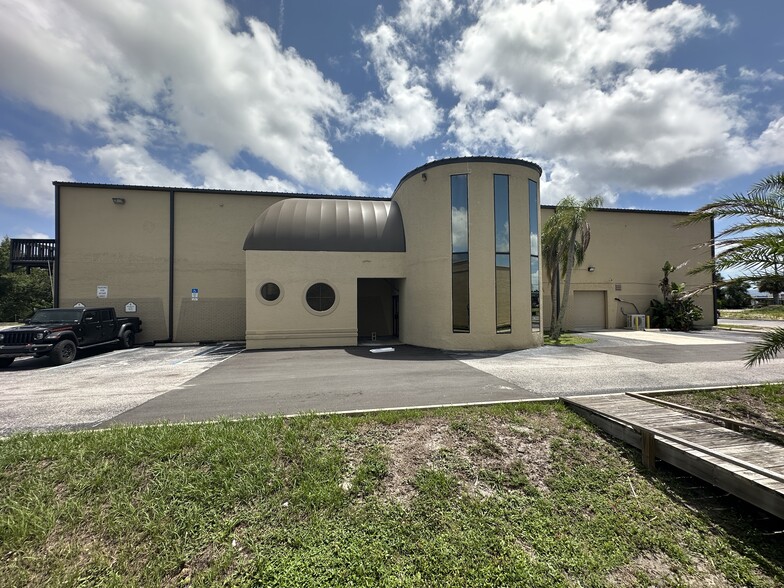 Primary Photo Of 40349 US Highway 19 N, Tarpon Springs Office For Lease