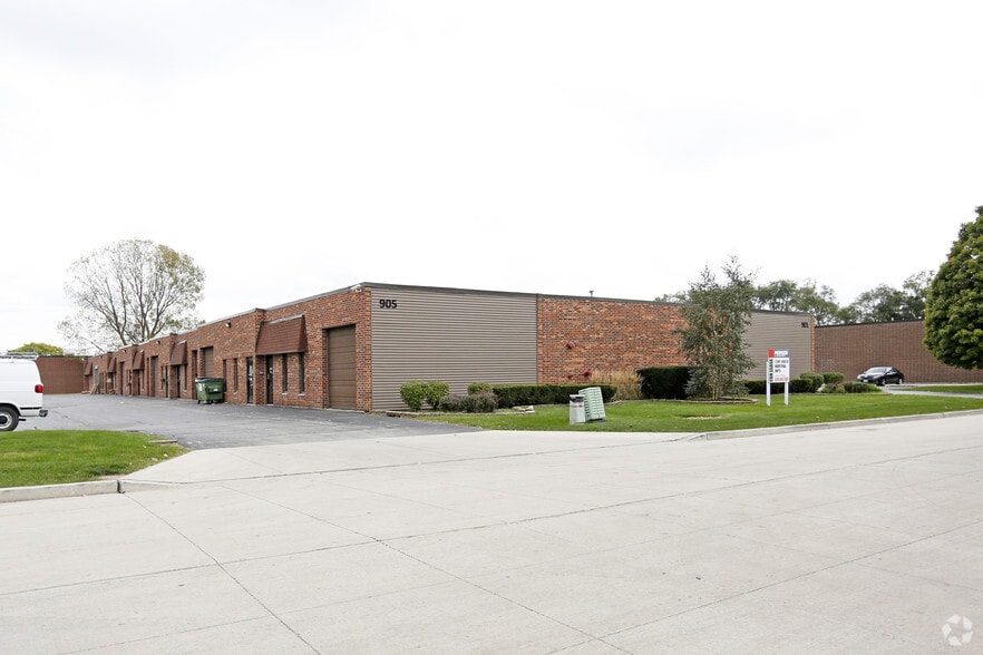 More Photos Of 901-905 Ridge Ave N, Lombard Warehouse For Lease