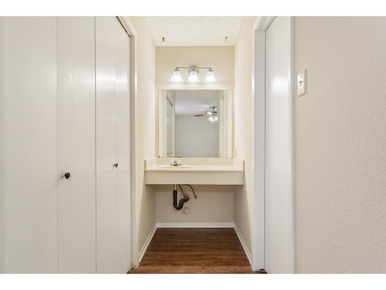 More Photos Of 5506 Kingsman St, Waco Apartments For Sale