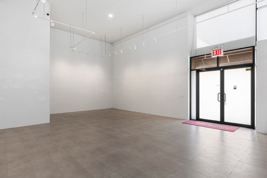 More Photos Of 3278 48th St, Astoria Storefront Retail Office For Lease