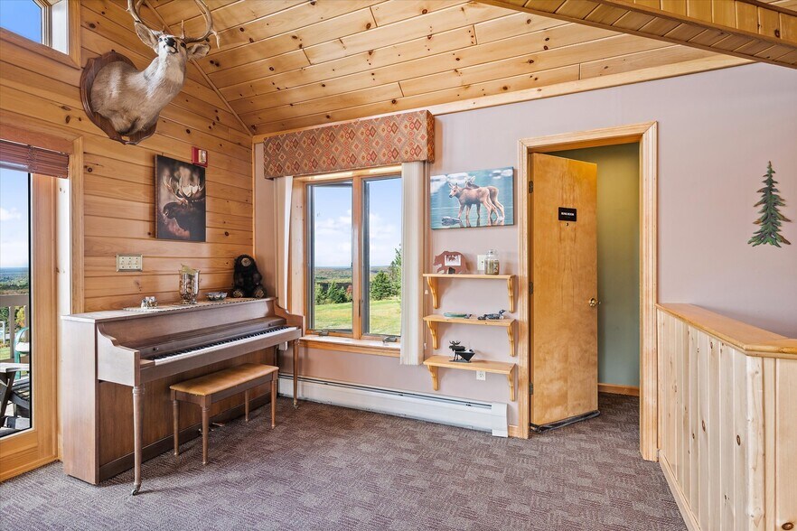 More Photos Of 341 US Route 1, Weston Hotel For Sale