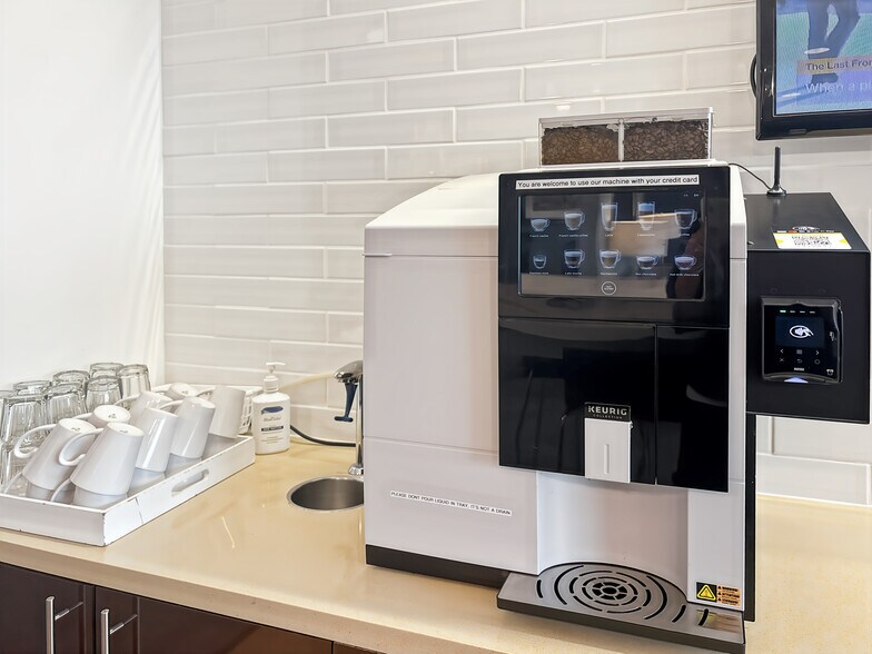 More Photos Of 7272 E Indian School Rd, Scottsdale Office For Lease