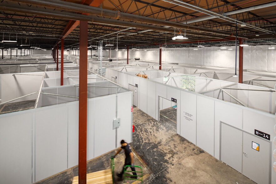 More Photos Of 1314 Chattahoochee Ave NW, Atlanta Warehouse For Lease