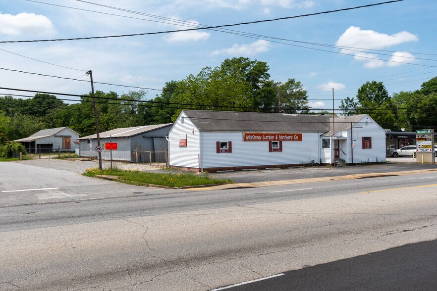 More Photos Of 2046 Laurens Rd, Greenville Freestanding For Lease