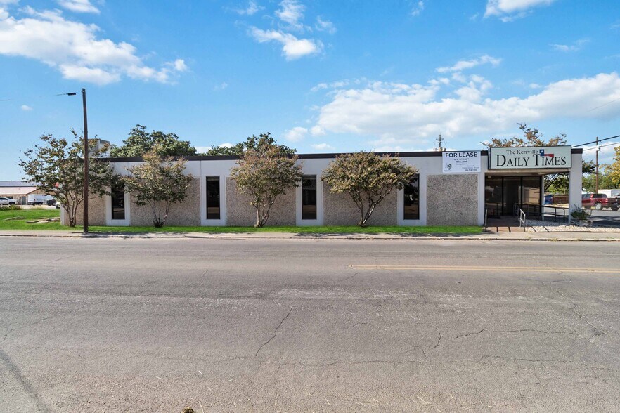 More Photos Of 429 Jefferson St, Kerrville Light Manufacturing For Lease