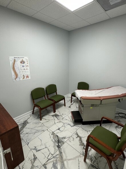 More Photos Of 1575 Pine Ridge Rd, Naples General Retail For Sale