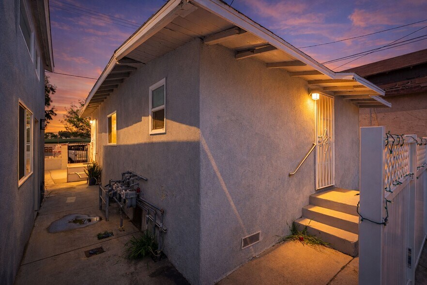More Photos Of 474 S Eastern Ave, East Los Angeles Multifamily For Sale