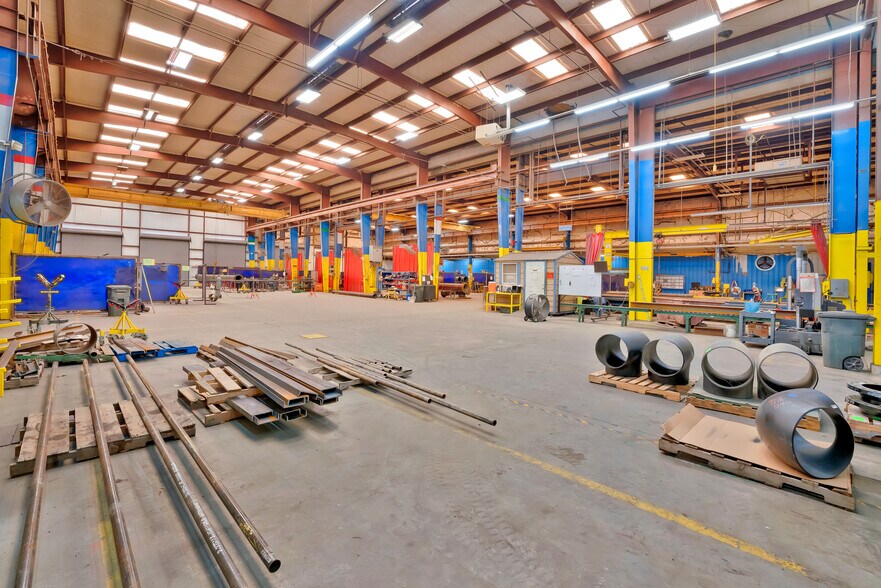 More Photos Of 500 Randall St, Rhome Manufacturing For Lease