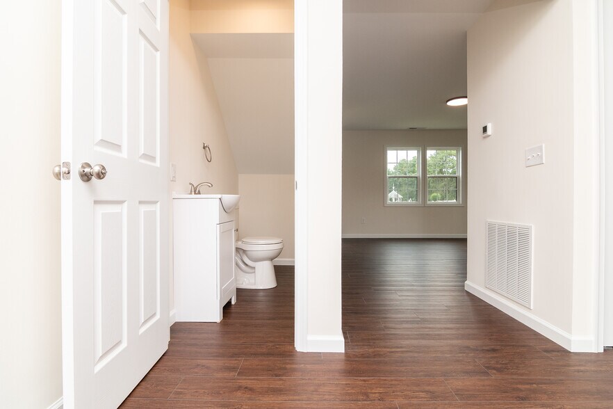 More Photos Of 105 E Adams St, Georgetown Apartments For Sale