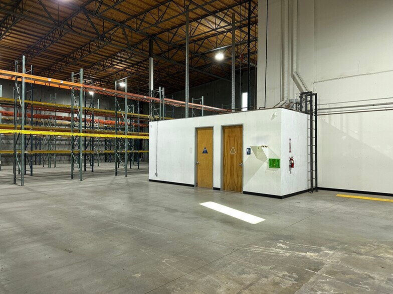 More Photos Of 26475 Summit Cir, Santa Clarita Warehouse For Lease