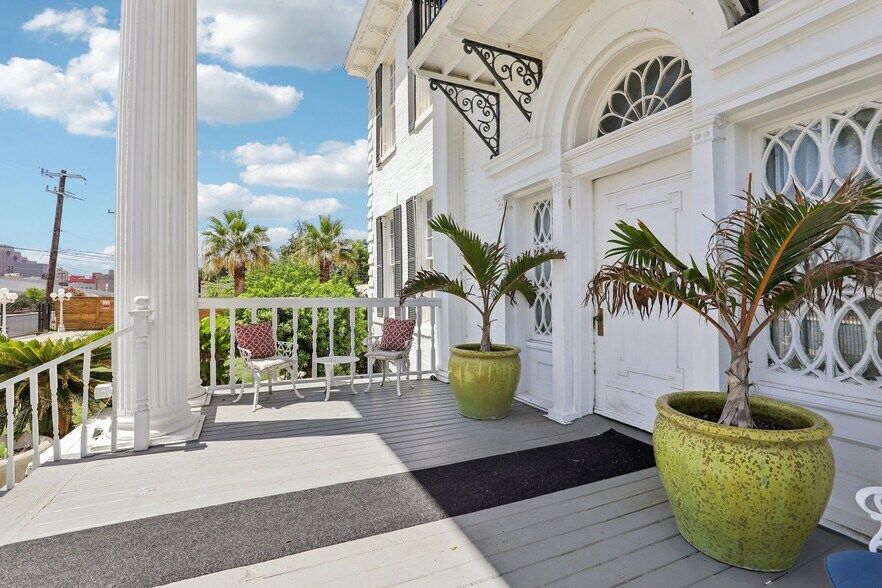 More Photos Of 421 Howard St, San Antonio Hospitality For Sale