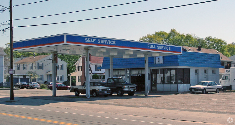 Primary Photo Of 454 Pawtucket Ave, Pawtucket Auto Repair For Sale