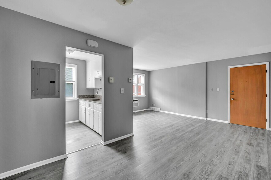 More Photos Of 885 S Green Rd, Cleveland Apartments For Sale