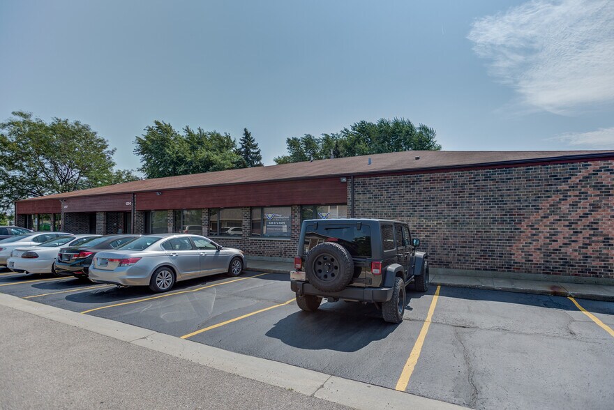 More Photos Of 1240-1290 Bamburg Ct, Hanover Park Medical For Lease