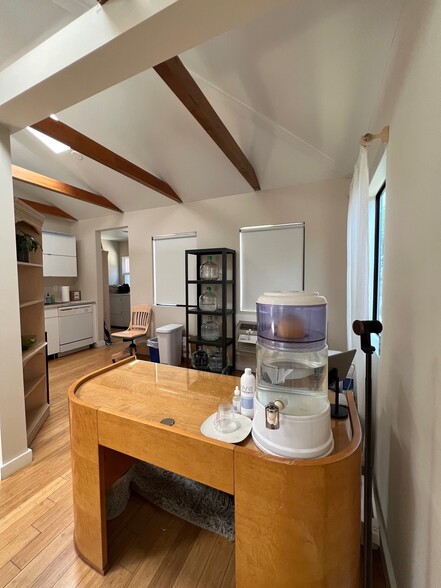 More Photos Of 3379-3383 Robertson Pl, Los Angeles Loft Creative Space For Lease