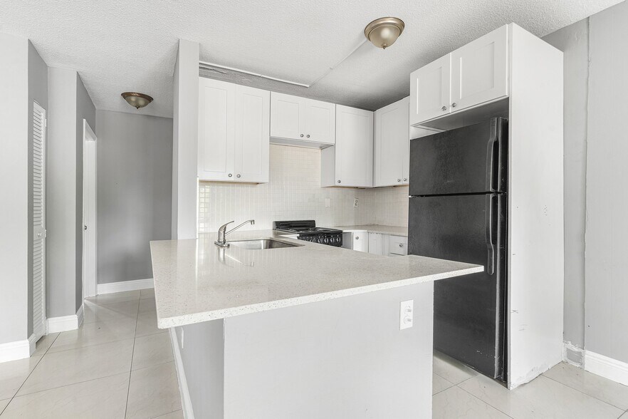 More Photos Of 620 SW 7th St, Pompano Beach Apartments For Sale