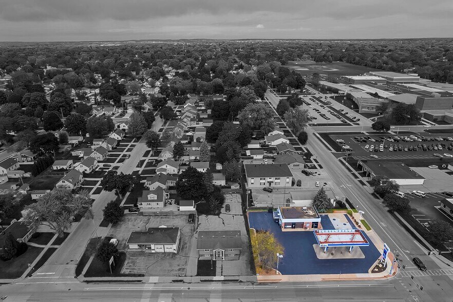 More Photos Of 1533 E Racine St, Janesville Service Station For Sale