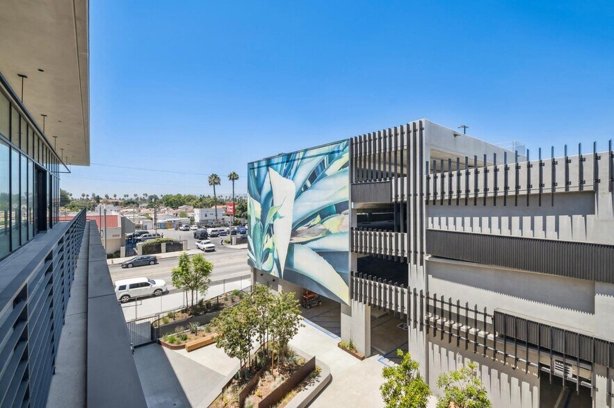 More Photos Of 2922 Crenshaw Blvd, Los Angeles Office For Lease