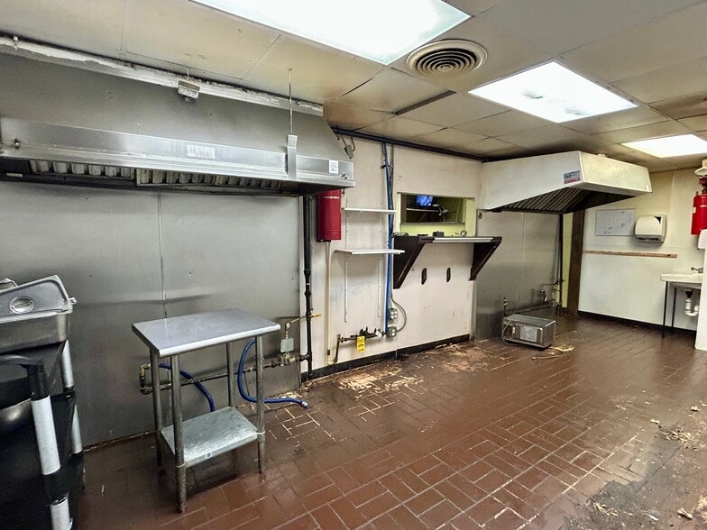 More Photos Of 4809 Parker St, Richmond Restaurant For Lease