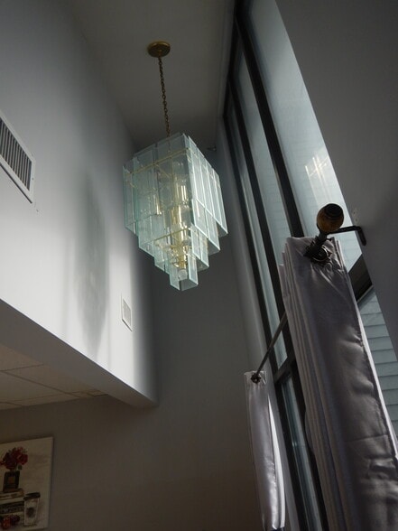 More Photos Of 254 N Broadway, Salem Storefront Retail Office For Sale