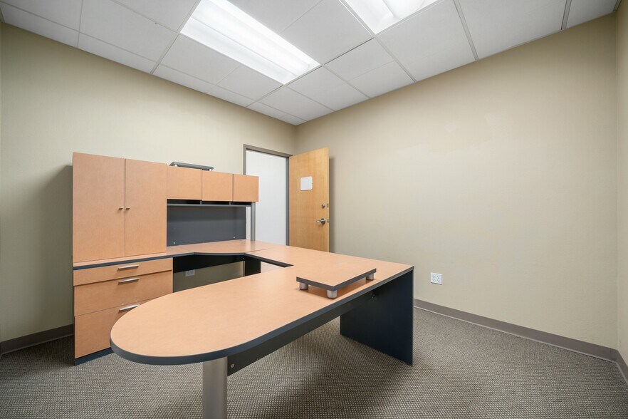 More Photos Of 2122-2126 Hutton Rd, Nipomo Flex For Lease