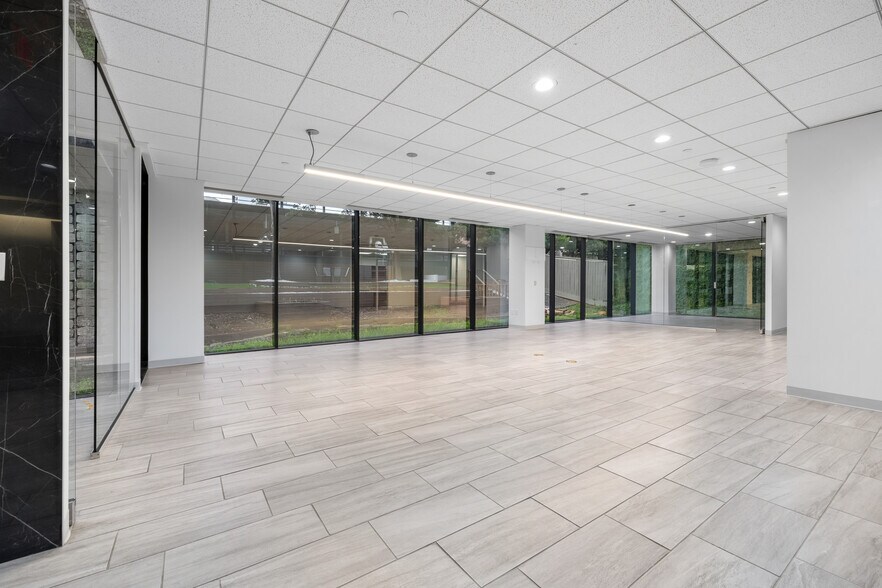 More Photos Of 17 S Briar Hollow Ln, Houston Office Residential For Lease