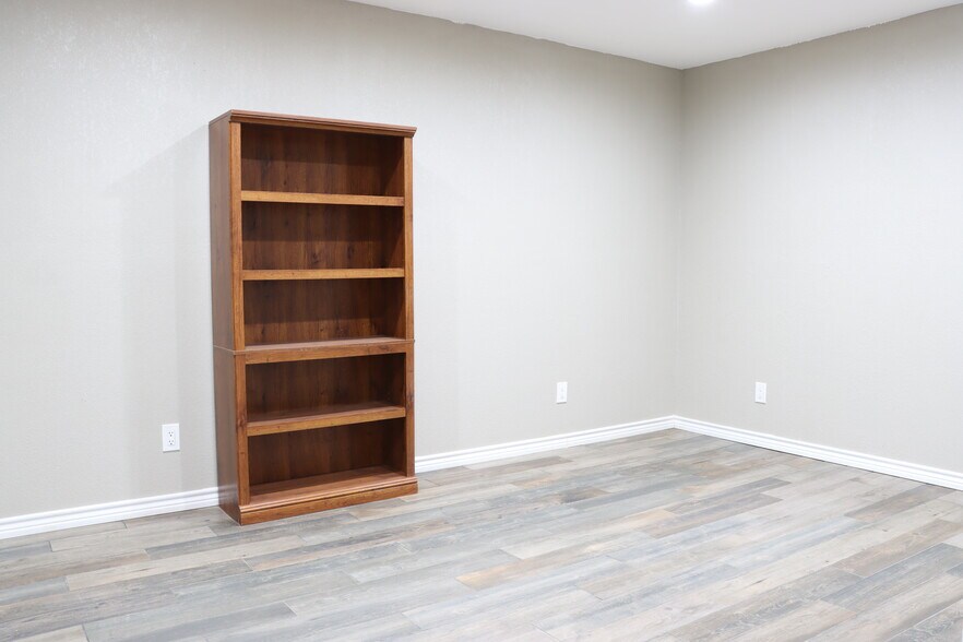 More Photos Of 2403 Avenue O, Eunice Industrial For Sale