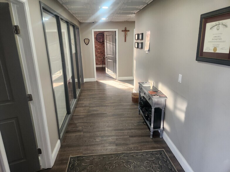 More Photos Of 20-40 E 8th St, Front Royal Flex For Sale