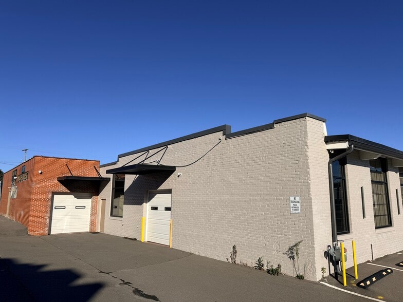 More Photos Of 221 Linwood Rd, Gastonia Warehouse For Lease