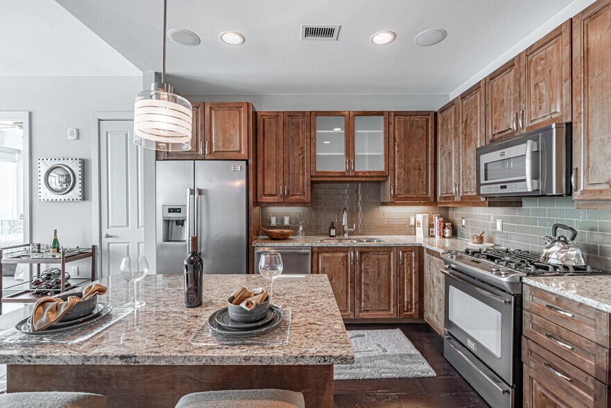 More Photos Of 2929 Weslayan St, Houston Apartments For Lease