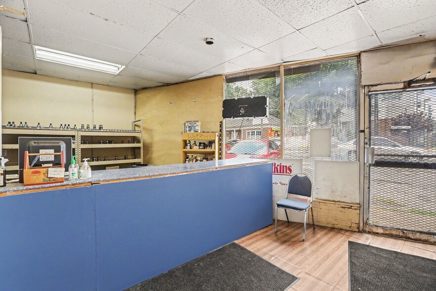 More Photos Of 450 Flat Shoals Ave, Atlanta Storefront For Sale