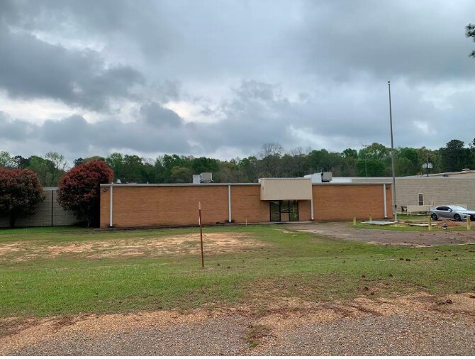 More Photos Of 1024 Highpoint Rd, Summit Distribution For Sale