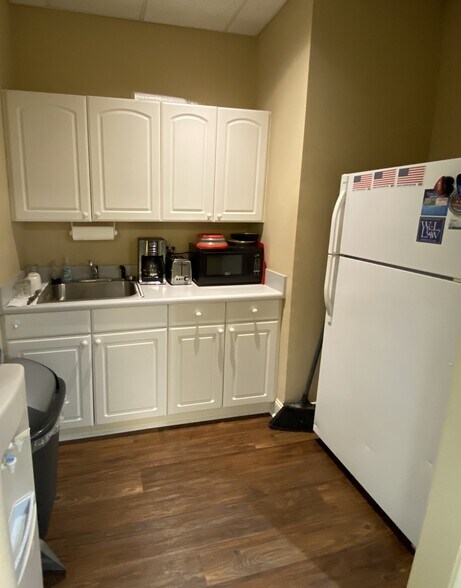 More Photos Of 70 N Main St, Hilton Head Island Office For Lease