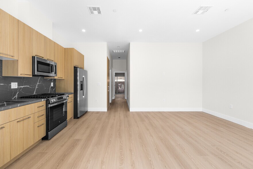More Photos Of 5131 Don Pio Dr, Woodland Hills Multifamily For Sale